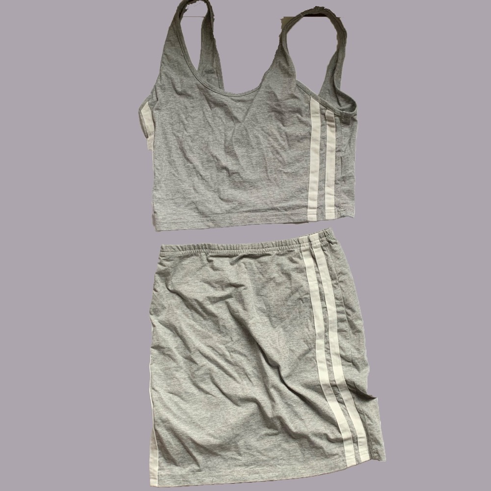Matching set: crop top and mini skirt - Picture 2 of 2